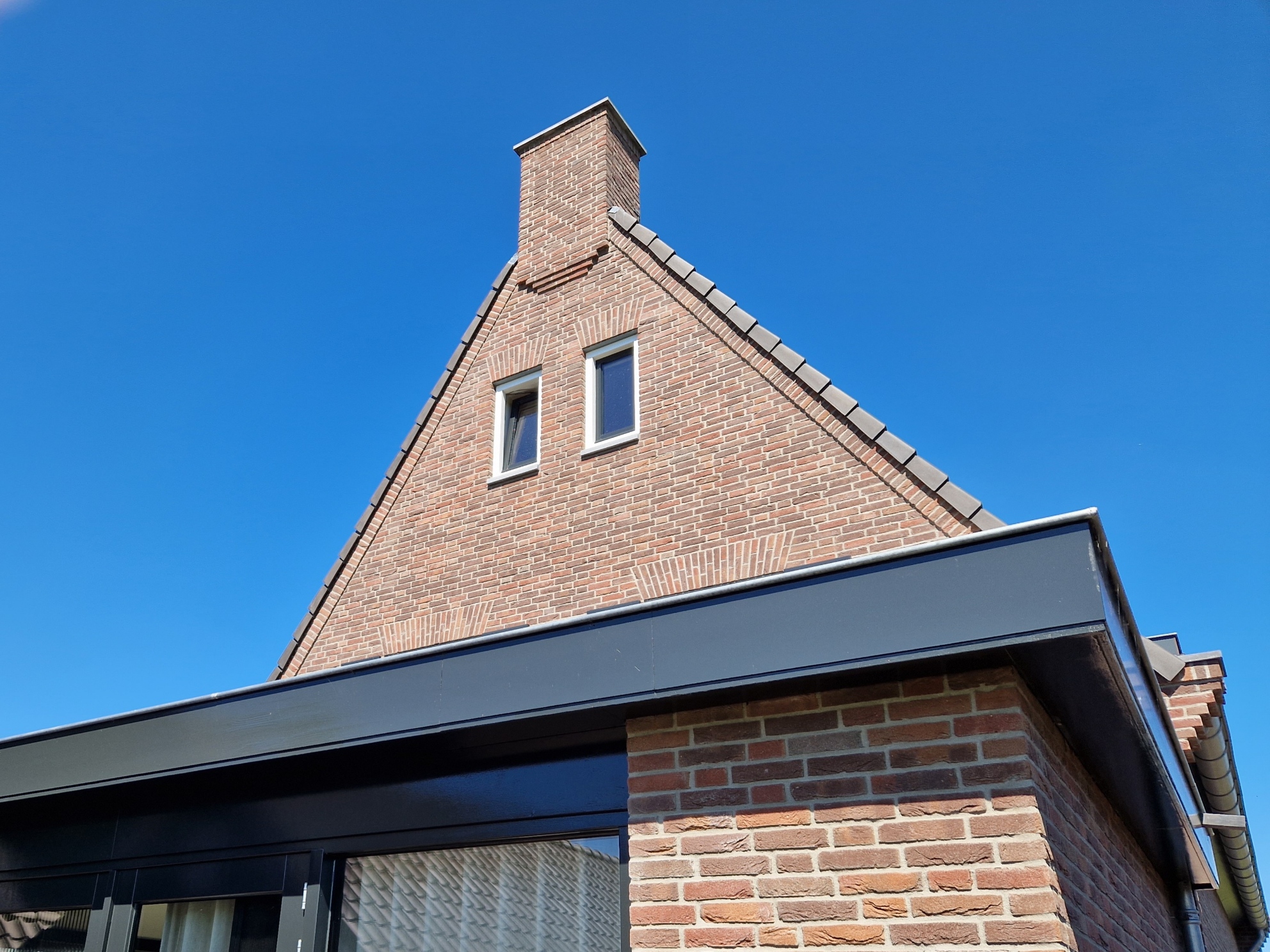 Foto van nieuwbouw overstek en aanbouw